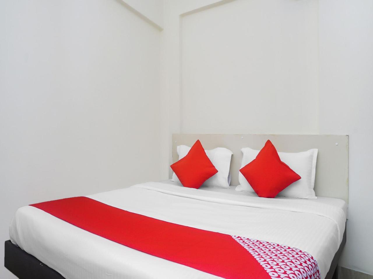 Hotel Oyo 16007 Sk Executive Yerandwane Exteriér fotografie