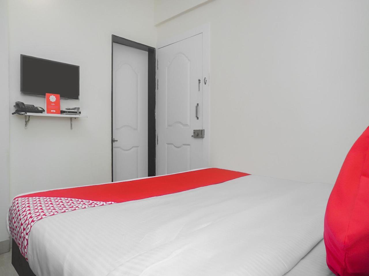 Hotel Oyo 16007 Sk Executive Yerandwane Exteriér fotografie