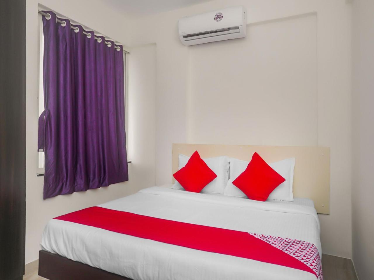 Hotel Oyo 16007 Sk Executive Yerandwane Exteriér fotografie